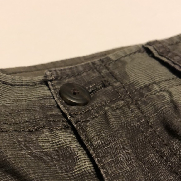 green cargo shorts unisex - Picture 3 of 4